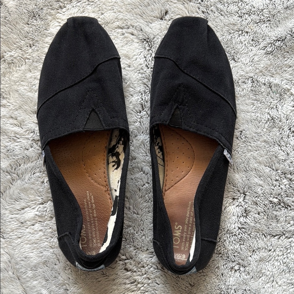 TOMS Women's Black Canvas Slip-On Shoes